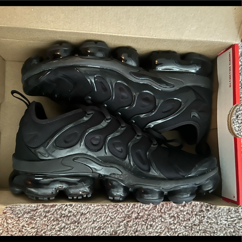 Triple black Vapor Max Plus